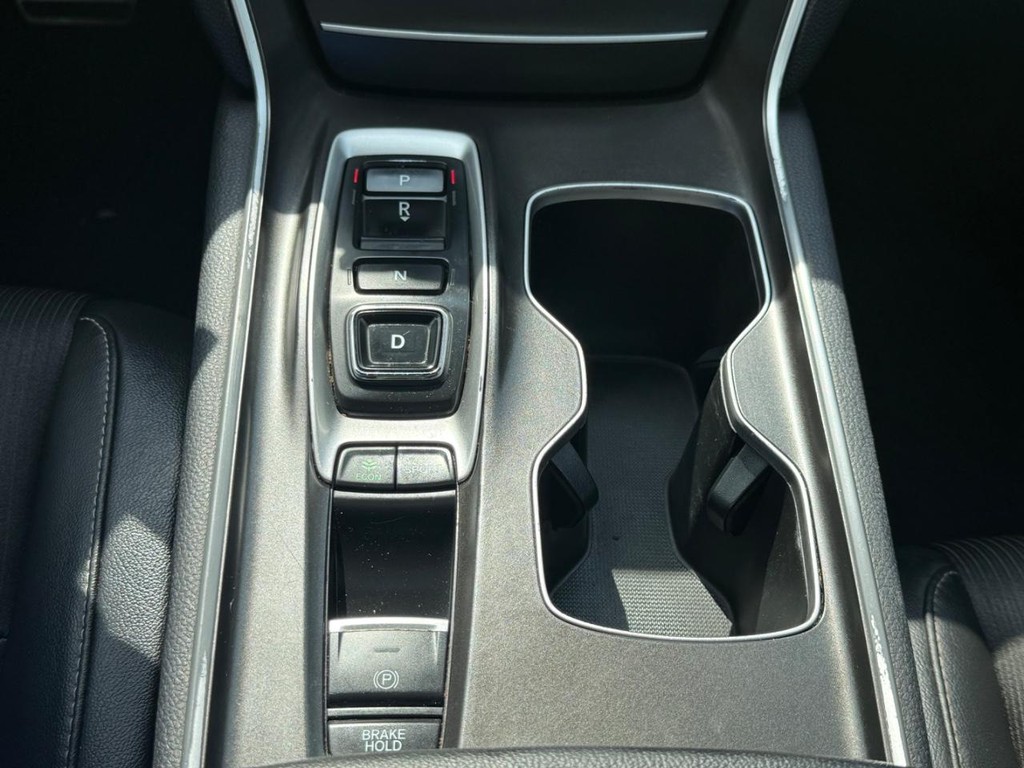 Honda Accord Sedan Vehicle Full-screen Gallery Image 18