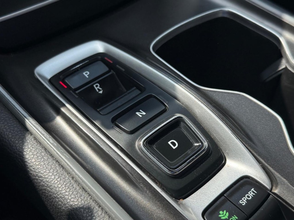 Honda Accord Sedan Vehicle Full-screen Gallery Image 19