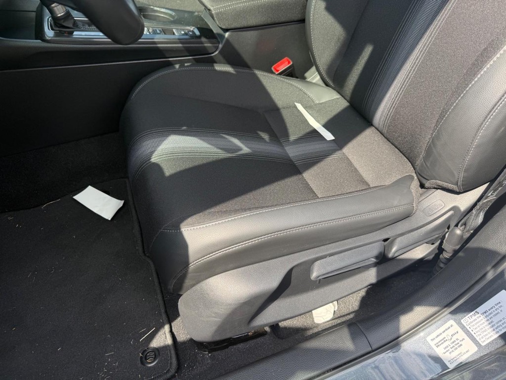 Honda Accord Sedan Vehicle Full-screen Gallery Image 20