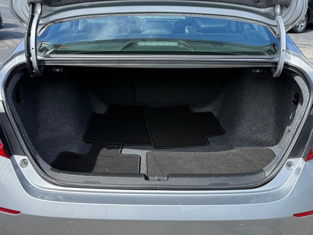 Honda Accord Sedan Vehicle Full-screen Gallery Image 06