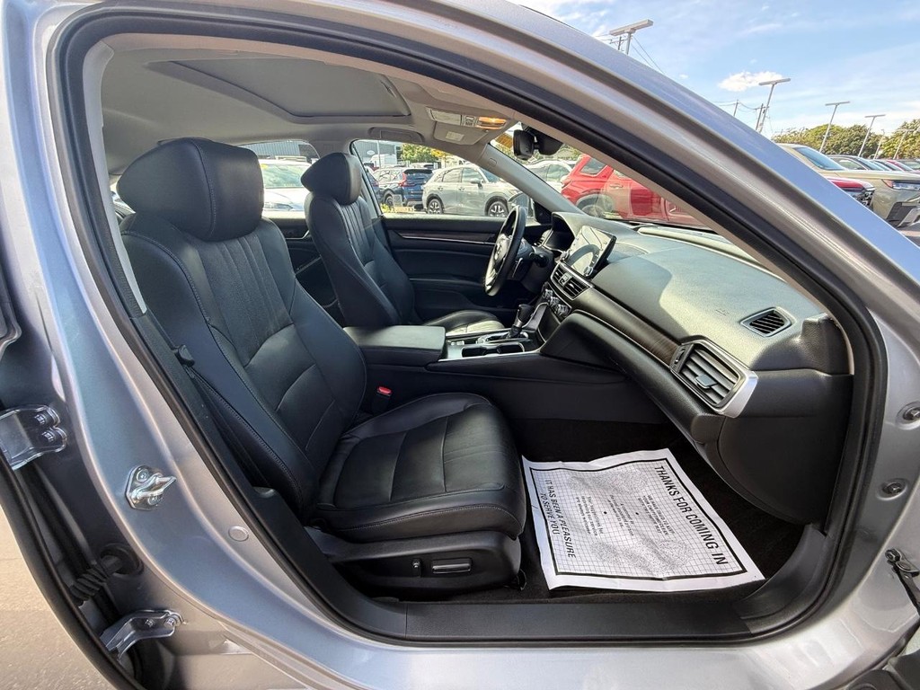 Honda Accord Sedan Vehicle Full-screen Gallery Image 10