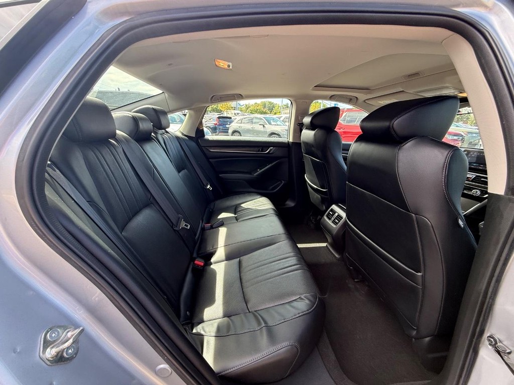 Honda Accord Sedan Vehicle Full-screen Gallery Image 11