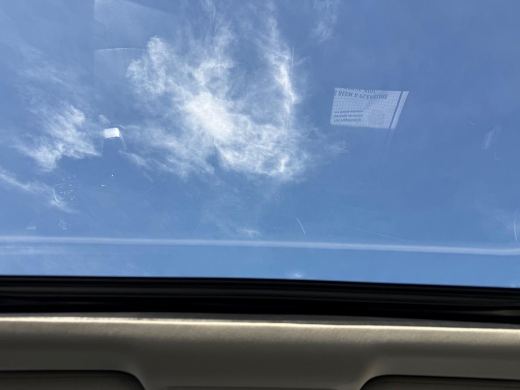 Honda Accord Sedan Vehicle Full-screen Gallery Image 12