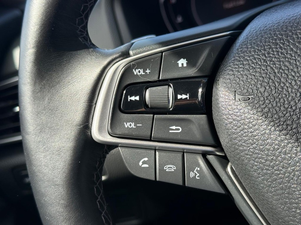 Honda Accord Sedan Vehicle Full-screen Gallery Image 15