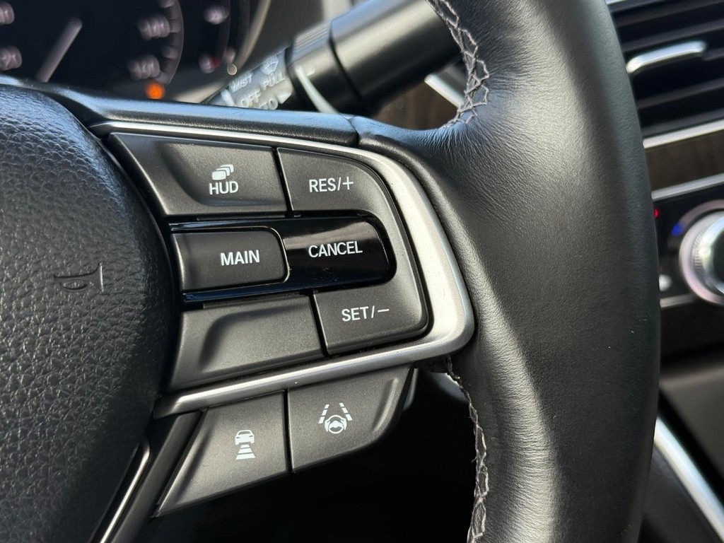 Honda Accord Sedan Vehicle Full-screen Gallery Image 16