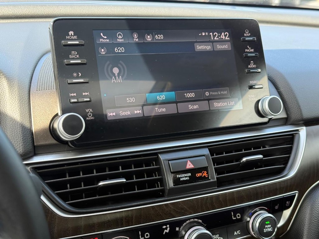 Honda Accord Sedan Vehicle Full-screen Gallery Image 17