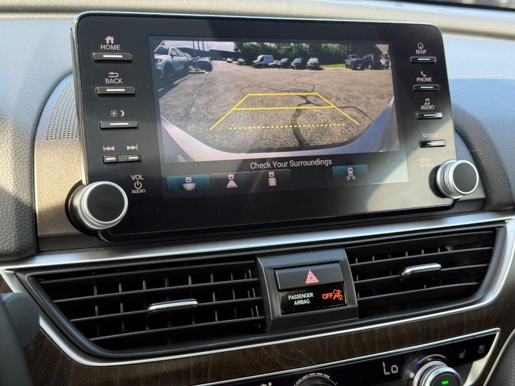 Honda Accord Sedan Vehicle Full-screen Gallery Image 18