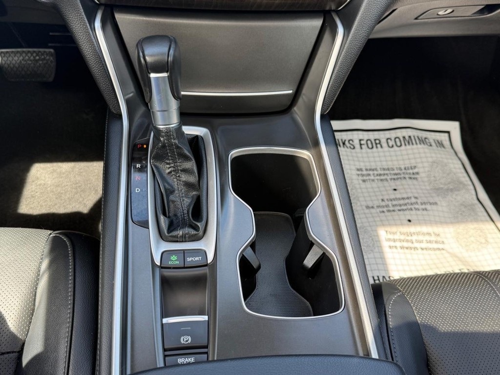 Honda Accord Sedan Vehicle Full-screen Gallery Image 20