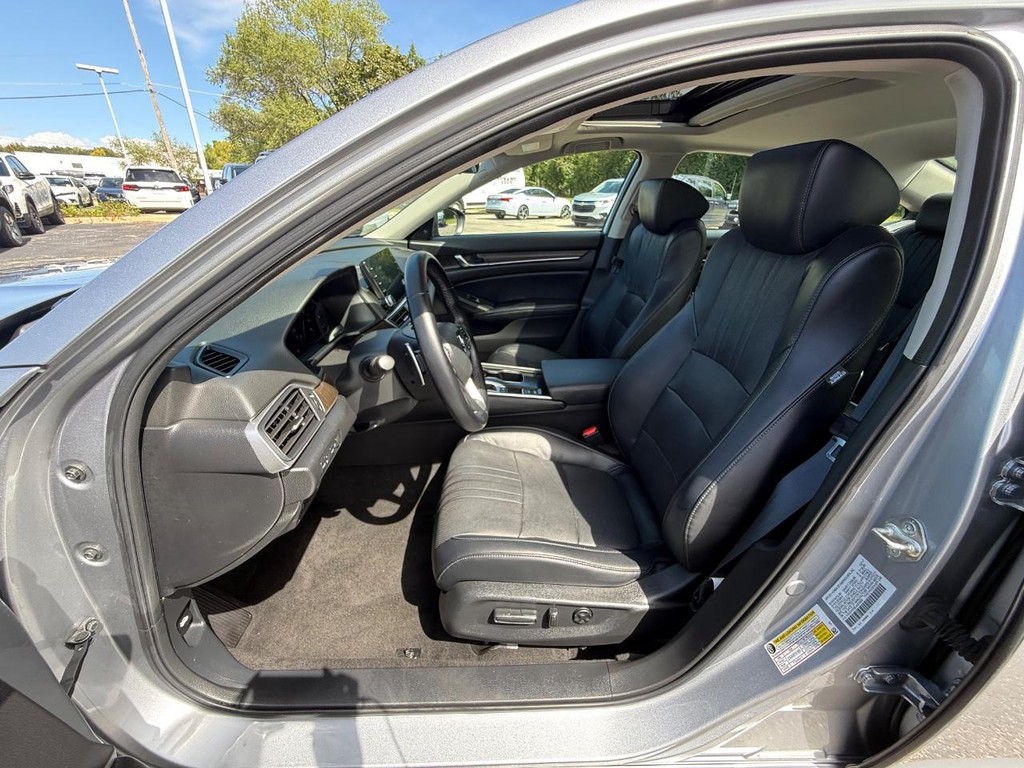 Honda Accord Sedan Vehicle Full-screen Gallery Image 25