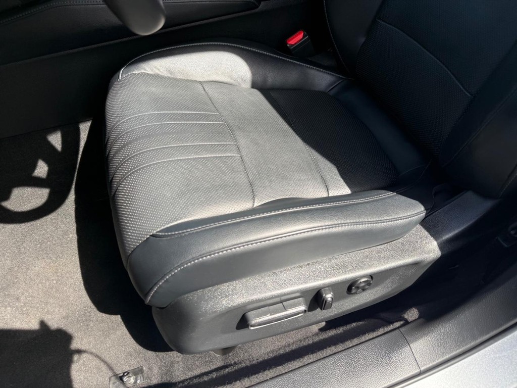 Honda Accord Sedan Vehicle Full-screen Gallery Image 26