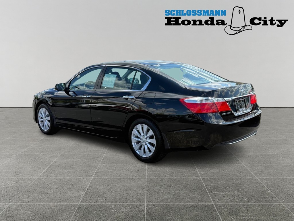 Honda Accord Sedan Vehicle Full-screen Gallery Image 03