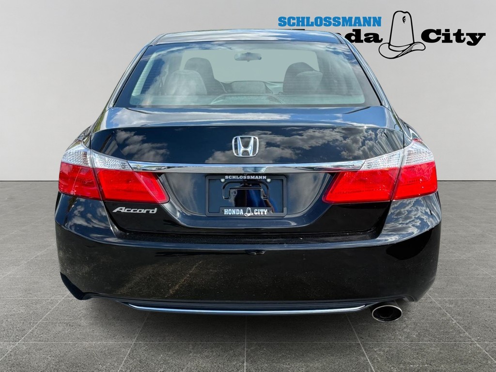 Honda Accord Sedan Vehicle Full-screen Gallery Image 04