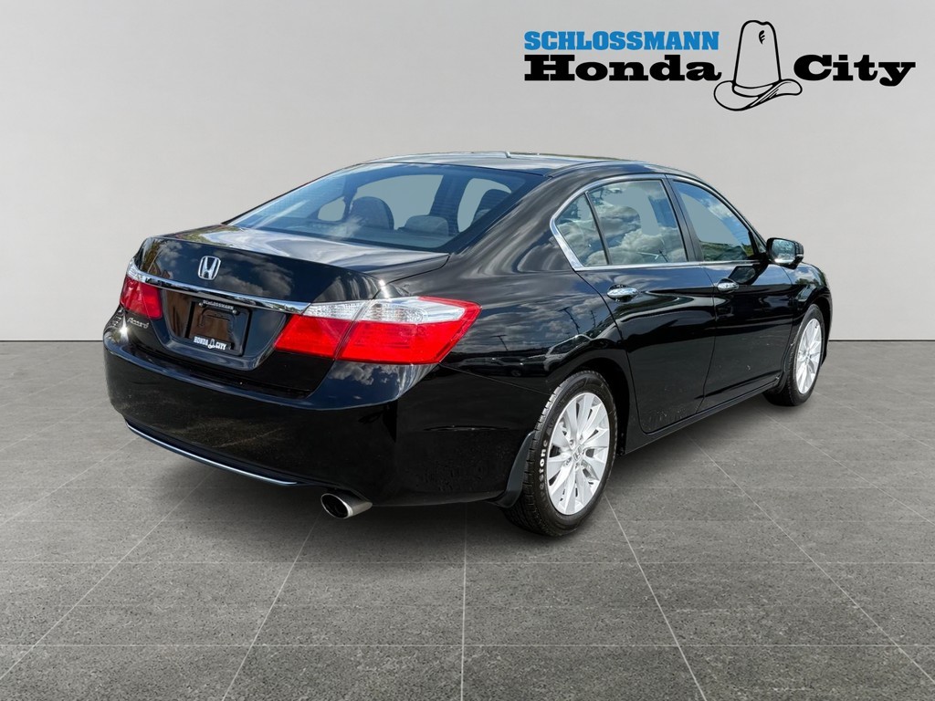 Honda Accord Sedan Vehicle Full-screen Gallery Image 05
