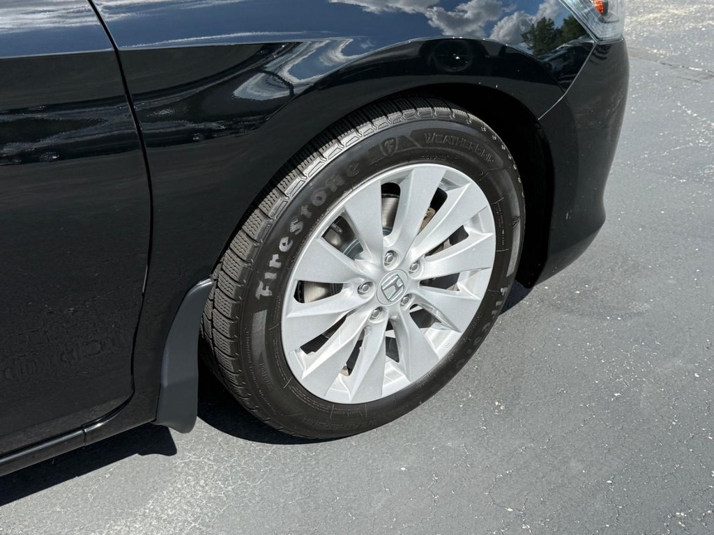Honda Accord Sedan Vehicle Full-screen Gallery Image 07