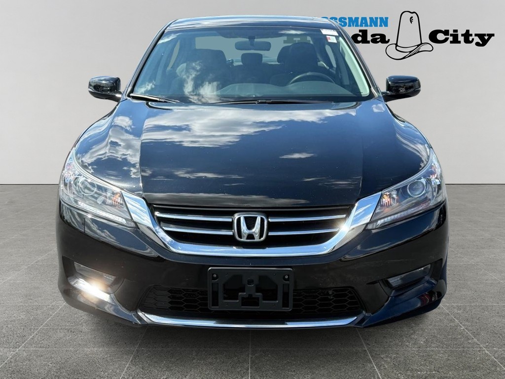 Honda Accord Sedan Vehicle Full-screen Gallery Image 09