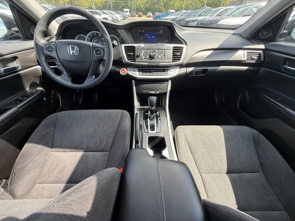 Honda Accord Sedan Vehicle Full-screen Gallery Image 13