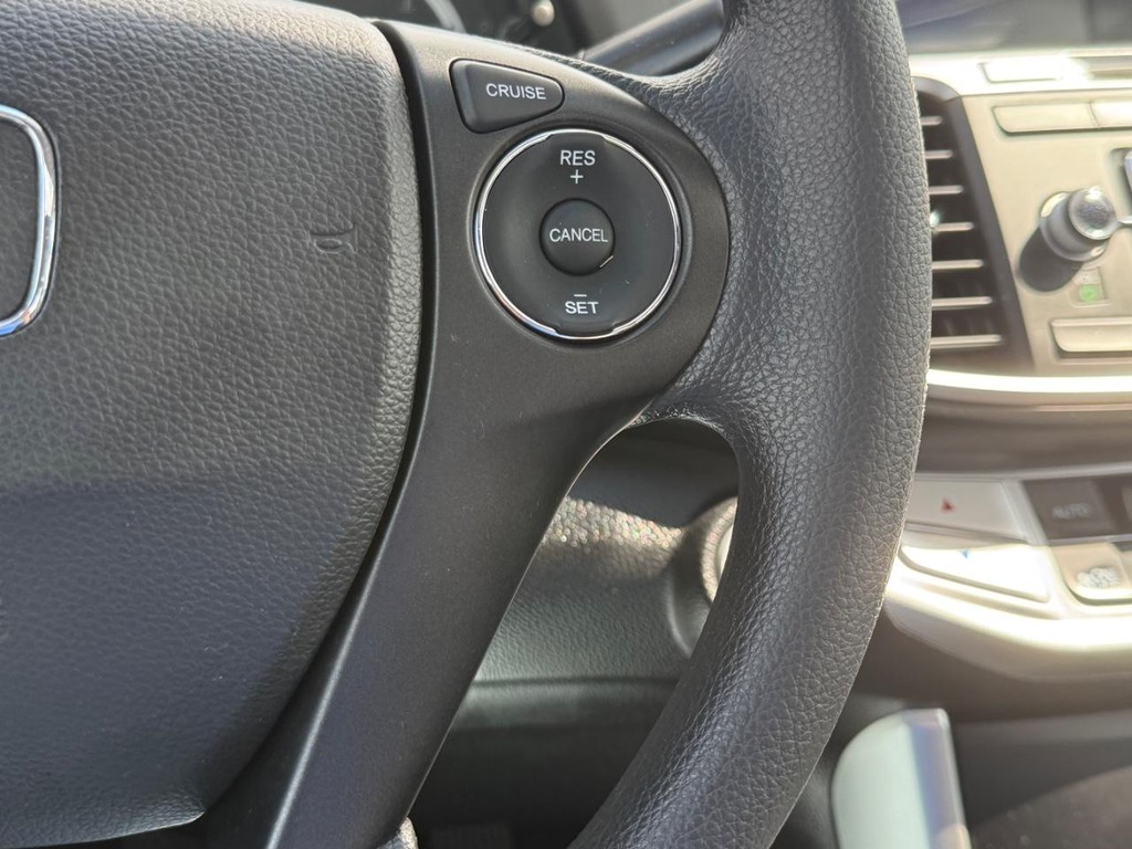 Honda Accord Sedan Vehicle Full-screen Gallery Image 16