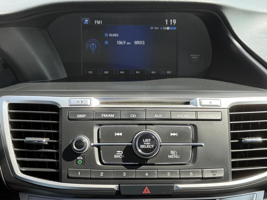 Honda Accord Sedan Vehicle Full-screen Gallery Image 17