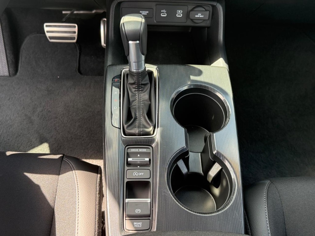 Honda Accord Sedan Vehicle Full-screen Gallery Image 22