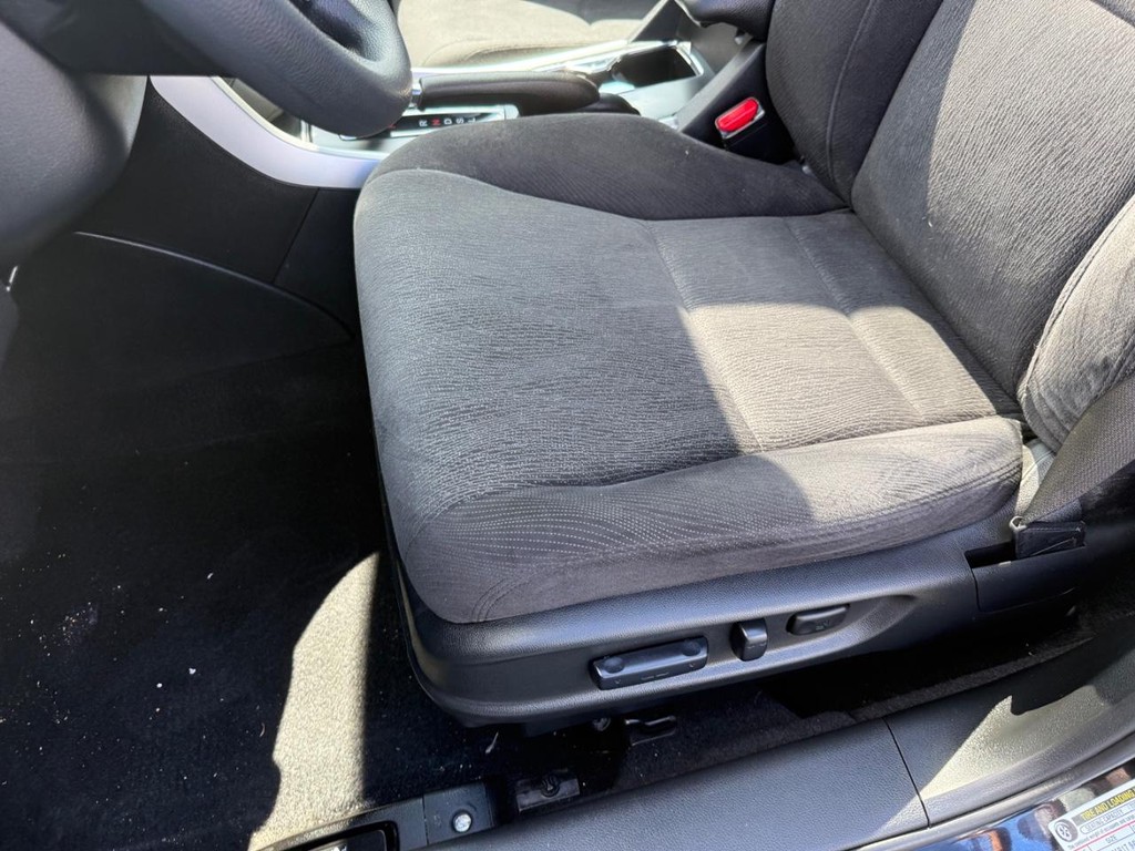 Honda Accord Sedan Vehicle Full-screen Gallery Image 28