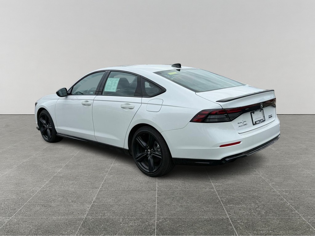 Honda Accord Hybrid Vehicle Full-screen Gallery Image 03