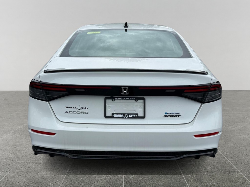 Honda Accord Hybrid Vehicle Full-screen Gallery Image 04