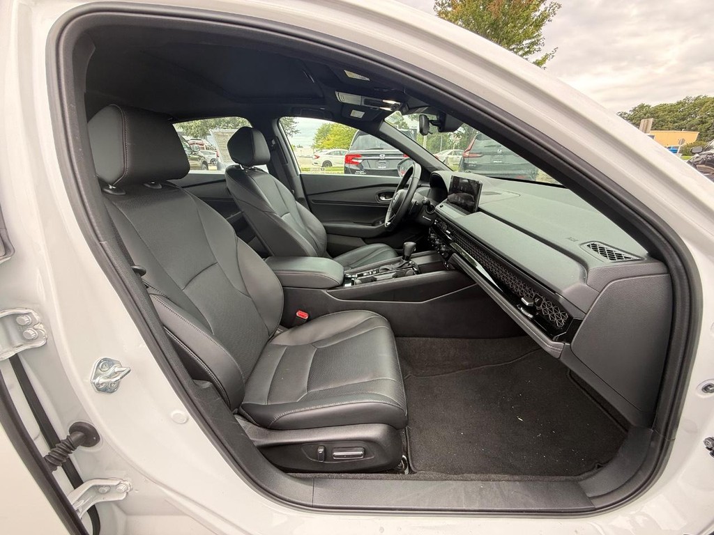 Honda Accord Hybrid Vehicle Full-screen Gallery Image 10