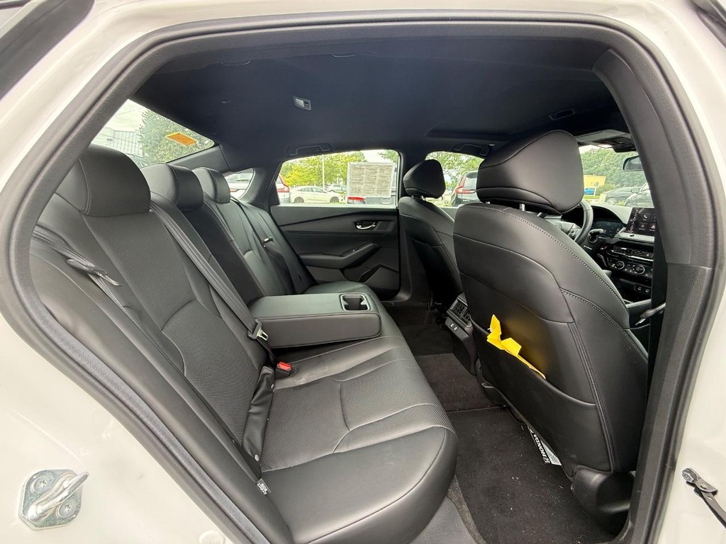 Honda Accord Hybrid Vehicle Full-screen Gallery Image 11