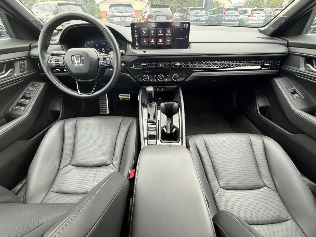 Honda Accord Hybrid Vehicle Full-screen Gallery Image 13