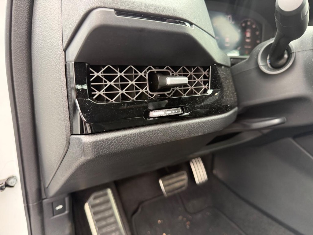 Honda Accord Hybrid Vehicle Full-screen Gallery Image 22