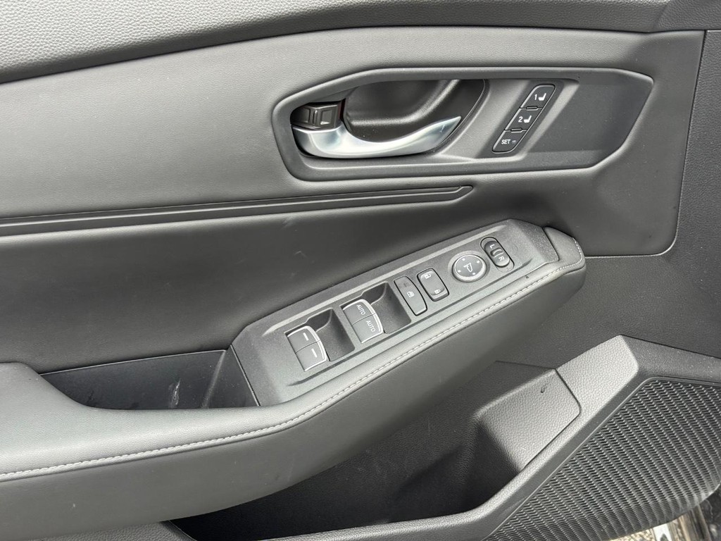 Honda Accord Hybrid Vehicle Full-screen Gallery Image 23