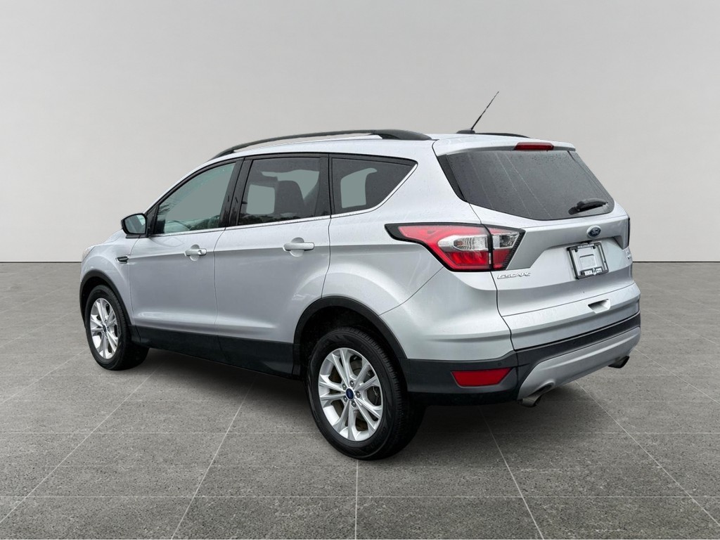 Ford Escape Vehicle Full-screen Gallery Image 03