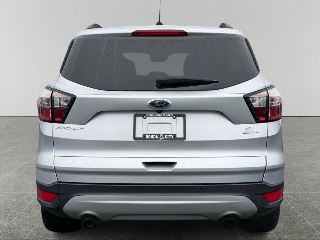 Ford Escape Vehicle Full-screen Gallery Image 04