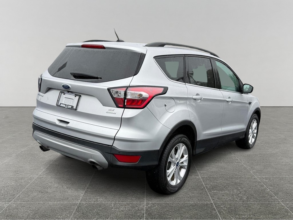 Ford Escape Vehicle Full-screen Gallery Image 05