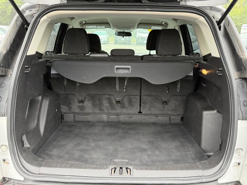 Ford Escape Vehicle Full-screen Gallery Image 06