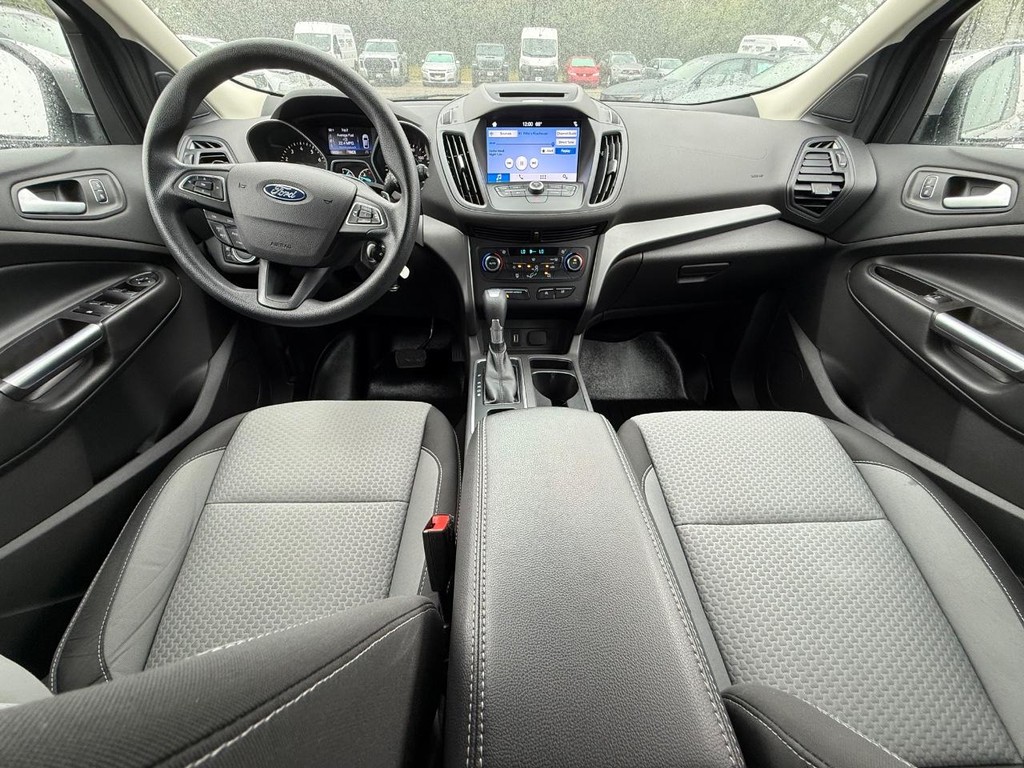 Ford Escape Vehicle Full-screen Gallery Image 12