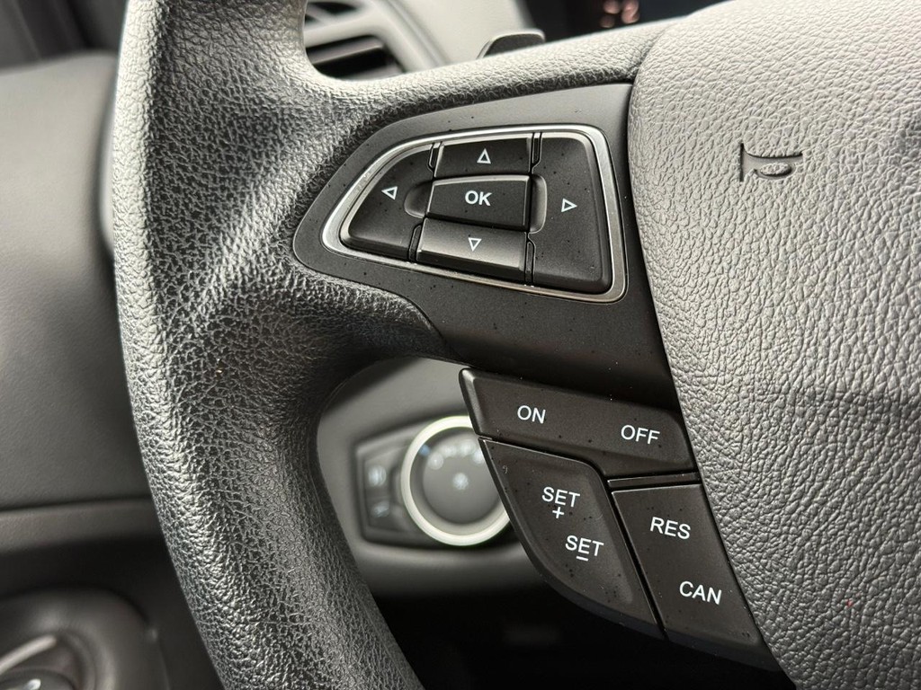 Ford Escape Vehicle Full-screen Gallery Image 14