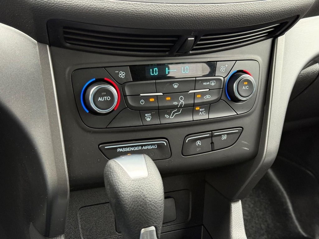 Ford Escape Vehicle Full-screen Gallery Image 18