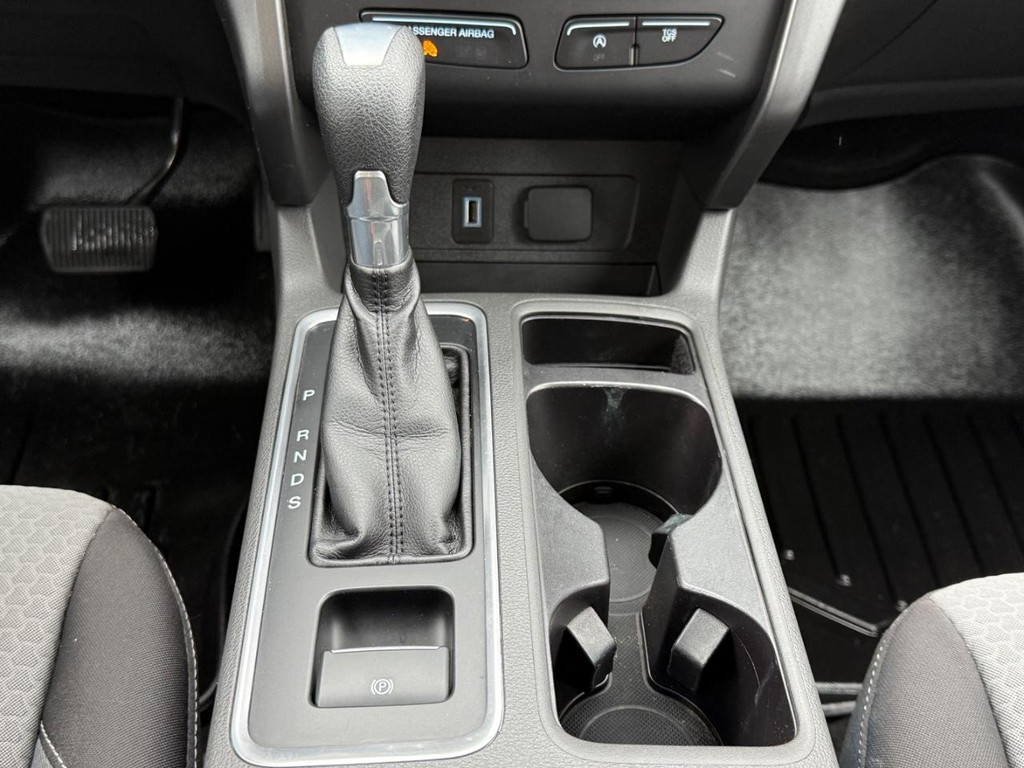 Ford Escape Vehicle Full-screen Gallery Image 19