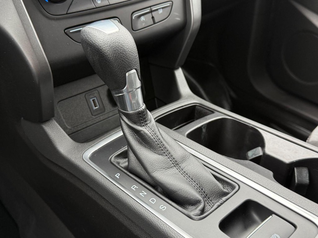Ford Escape Vehicle Full-screen Gallery Image 20