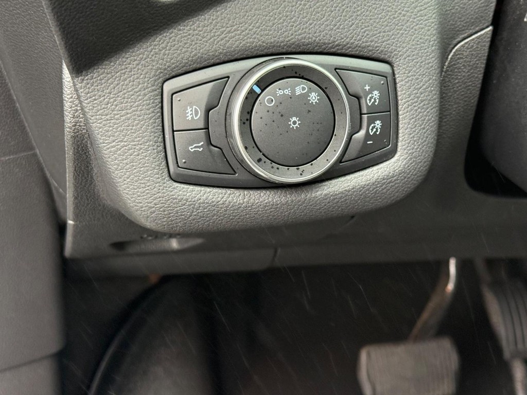 Ford Escape Vehicle Full-screen Gallery Image 22