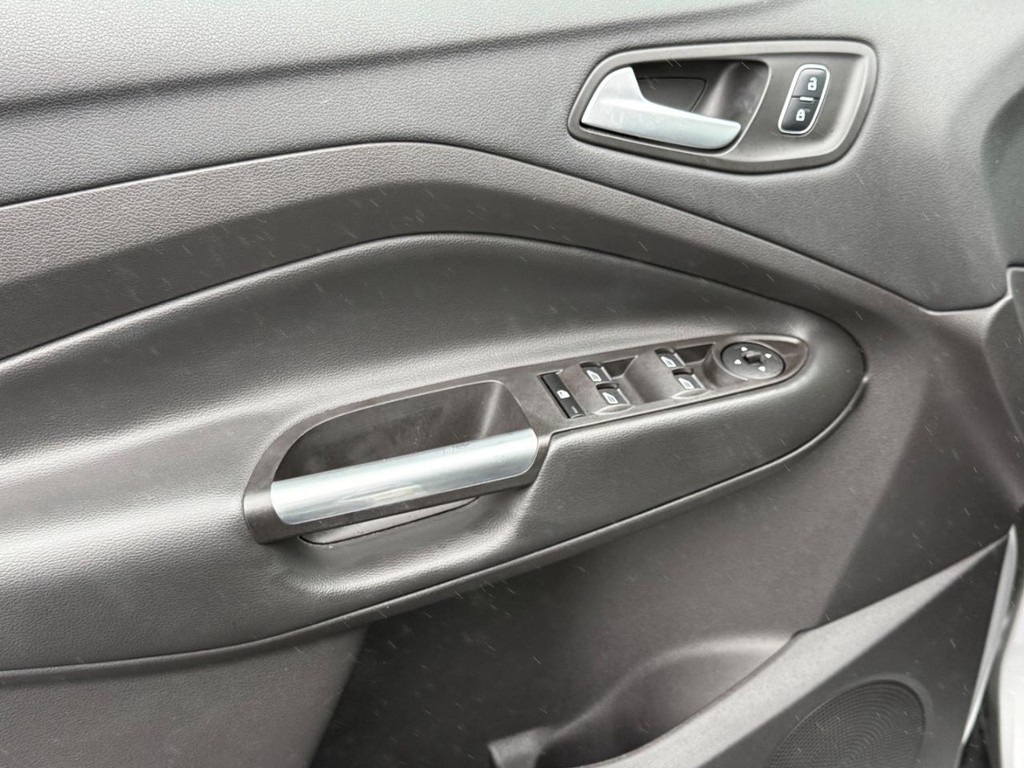 Ford Escape Vehicle Full-screen Gallery Image 23