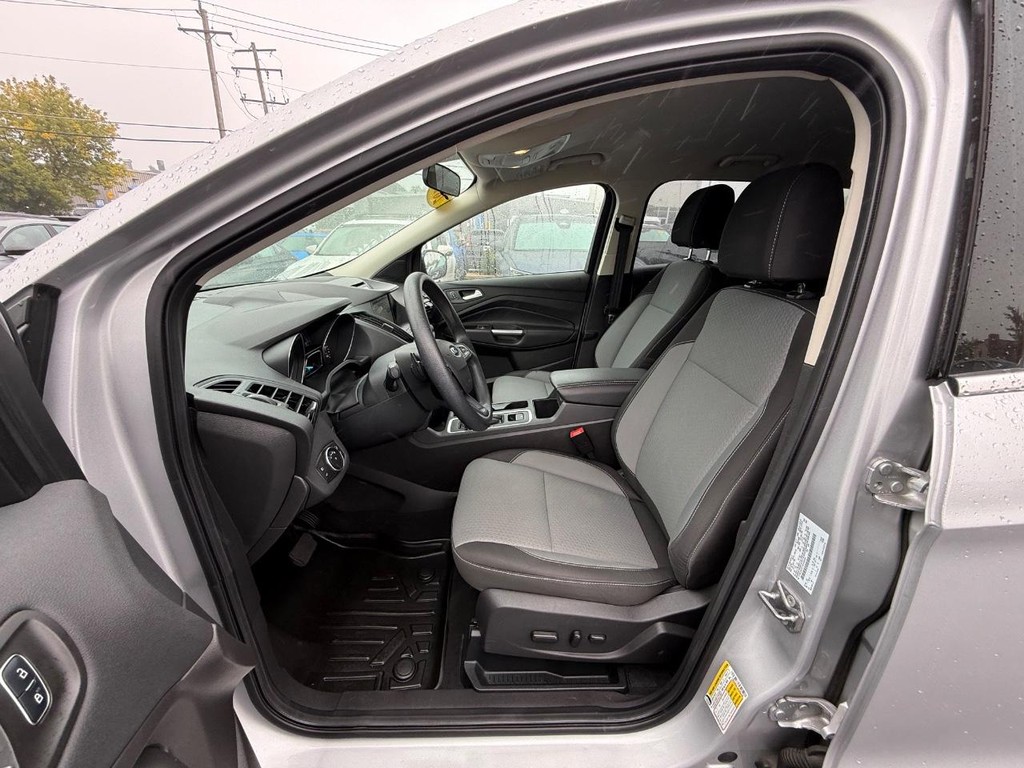 Ford Escape Vehicle Full-screen Gallery Image 24