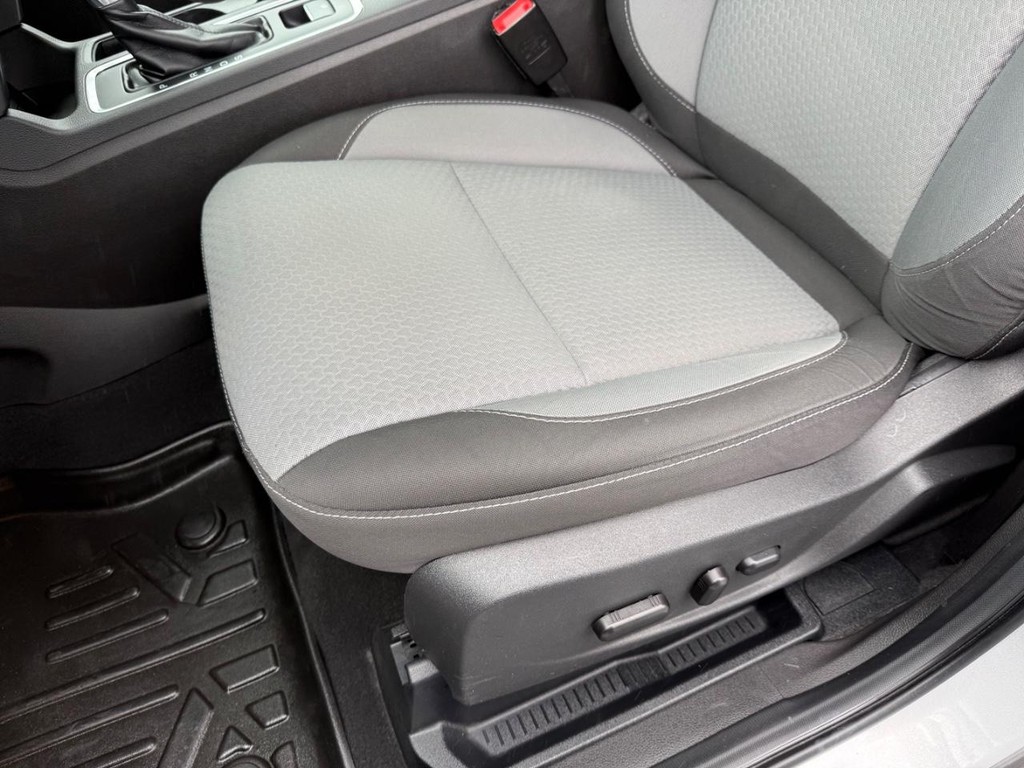 Ford Escape Vehicle Full-screen Gallery Image 25
