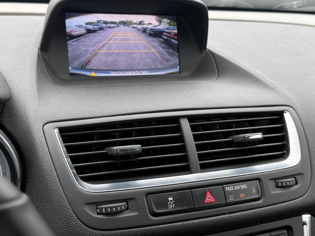 Buick Encore Vehicle Full-screen Gallery Image 17