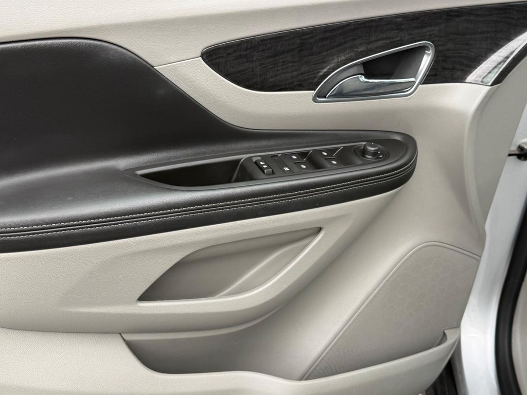 Buick Encore Vehicle Full-screen Gallery Image 23