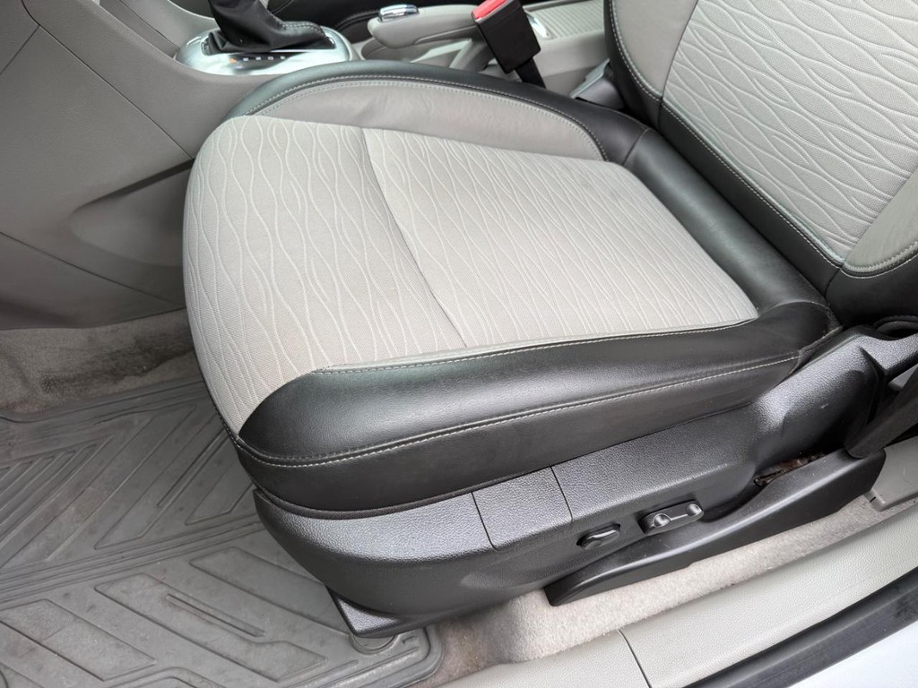 Buick Encore Vehicle Full-screen Gallery Image 25