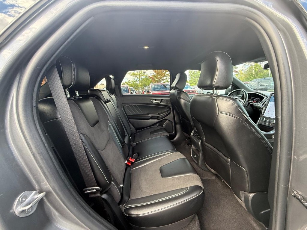 Ford Edge Vehicle Full-screen Gallery Image 11