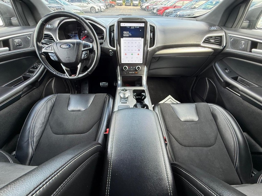 Ford Edge Vehicle Full-screen Gallery Image 12