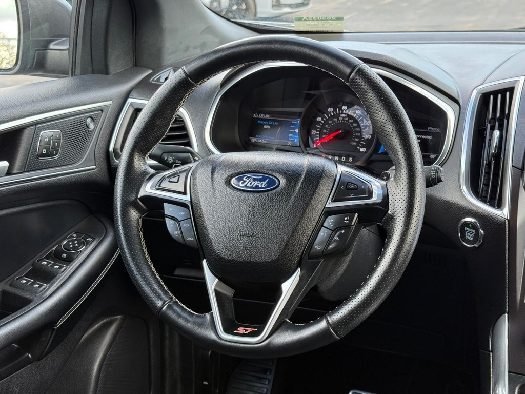 Ford Edge Vehicle Full-screen Gallery Image 13